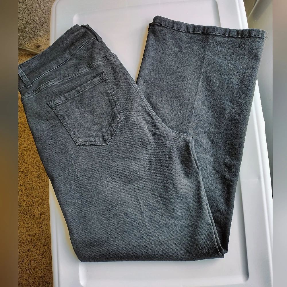 J.jill women's high-rise full-leg jeans black cotton and Lyocell, sz 12 stretch. - Picture 3 of 16